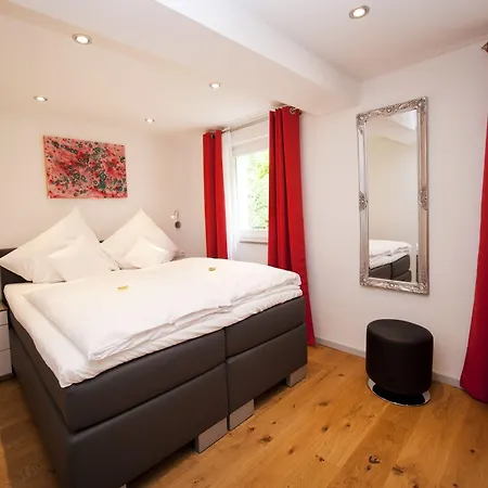 Vintage Am Bundesbank-bunker Отель 3*