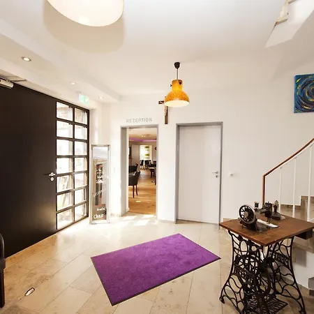 Vintage Am Bundesbank-bunker Отель 3*