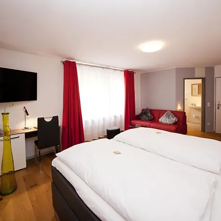 Vintage Am Bundesbank-bunker Отель 3*